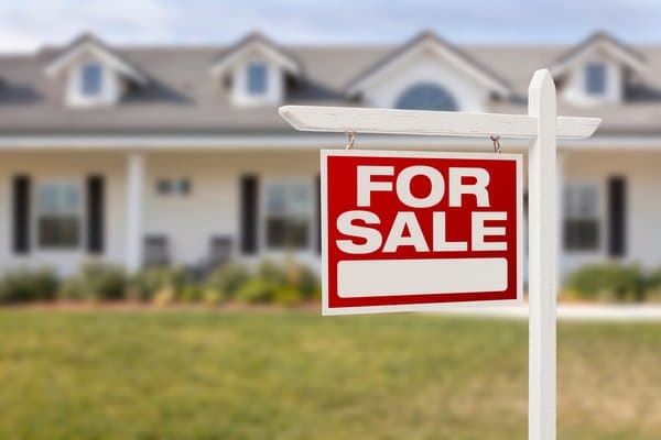 Red For Sale sign in front of a residential home, illustrating unjust enrichment after a common-law home sale