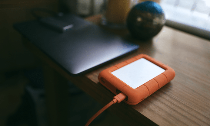Laptop and external hard drive Anton Piller
